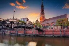 k1体育-德国杯加时末段再迎强敌，利物浦豪取连胜，主帅态度：引发热议，资深球员宣示担当