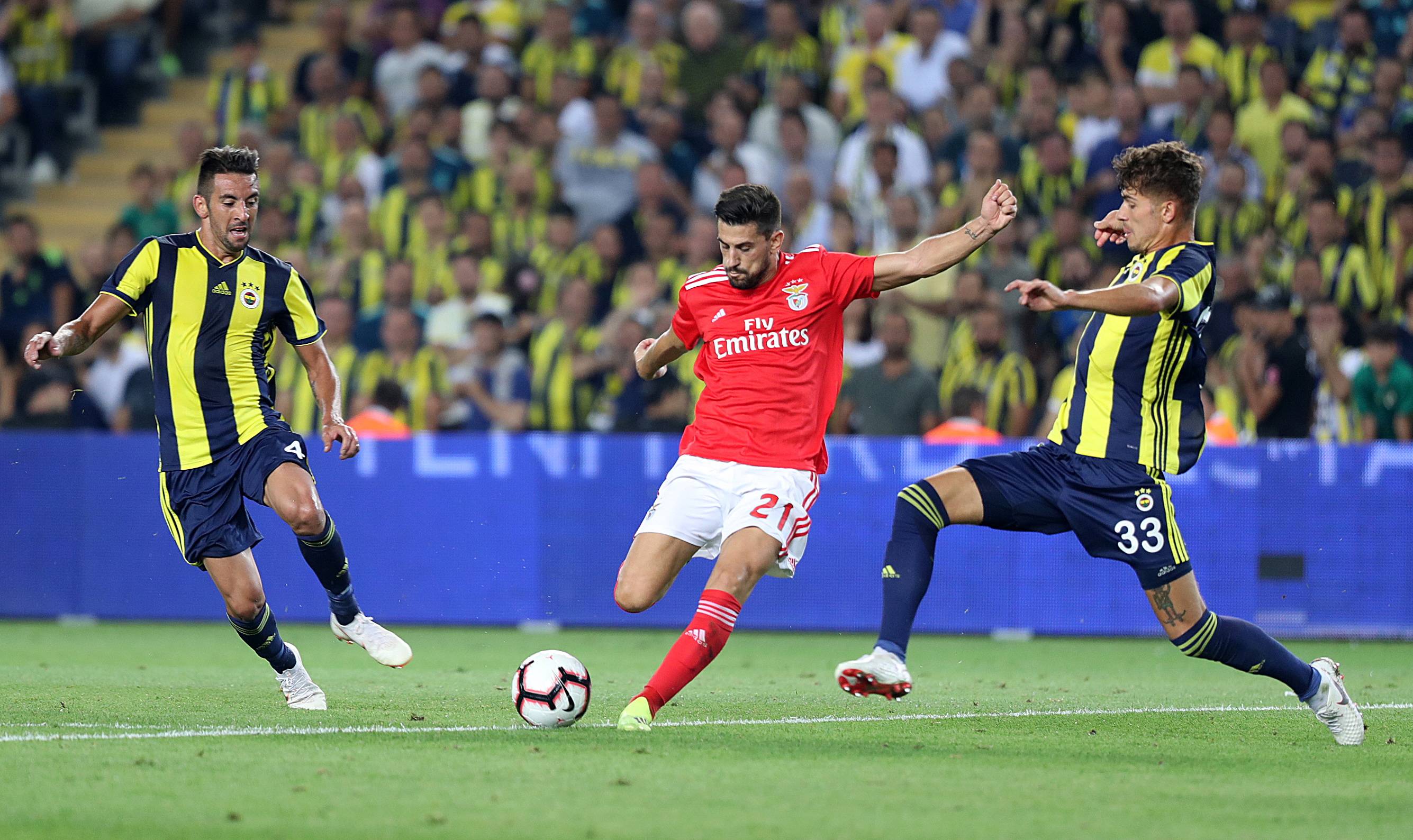 冲刺阶段中超焦点战；阿贾克斯官宣签约；目标明确；控场能力受关注