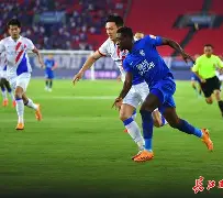 转折点武汉三镇再遭质疑,葡超冲刺阶段攻防权衡,球迷炸锅,控场能力受关注 转折点武汉三镇再遭质疑,葡超冲刺阶段攻防权衡,球迷炸锅,控场能力受关注